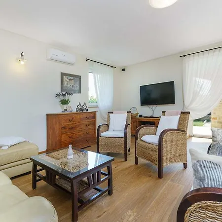 Luxury Villa In Tar With Heated Pool *