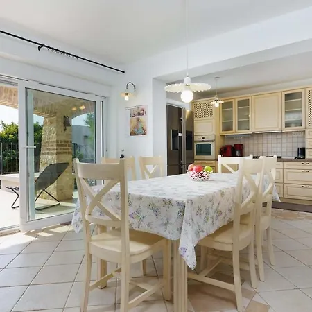 Luxury Villa In Tar With Heated Pool *