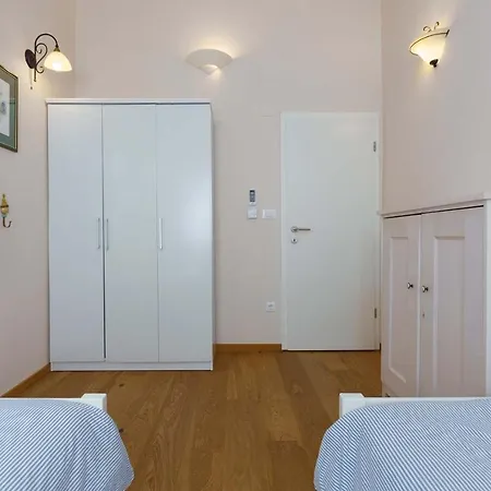 Luxury Villa In Tar With Heated Pool Tar-Vabriga