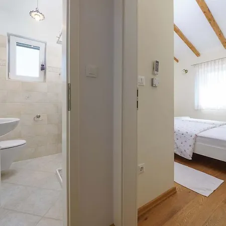 Luxury Villa In Tar With Heated Pool 别墅 *