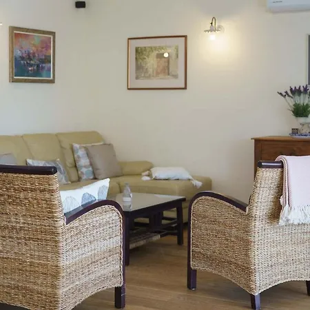 Luxury Villa In Tar With Heated Pool Tar-Vabriga