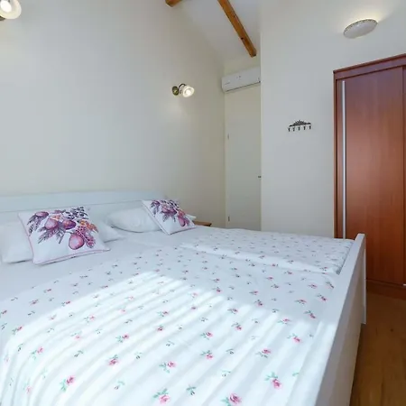 别墅 Luxury Villa In Tar With Heated Pool Tar-Vabriga