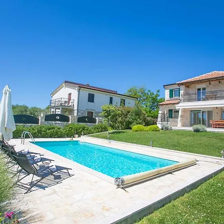 Luxury Villa In Tar With Heated Pool * Tar-Vabriga