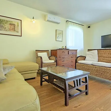 Luxury Villa In Tar With Heated Pool Tar-Vabriga
