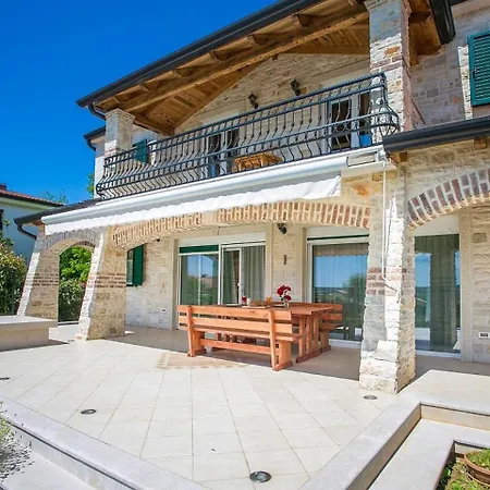 Luxury Villa In Tar With Heated Pool *