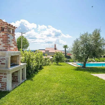 Luxury Villa In Tar With Heated Pool 别墅 *