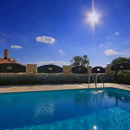 Luxury Villa In Tar With Heated Pool *